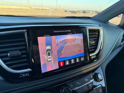 New 2026 Chrysler Pacifica Limited image 27