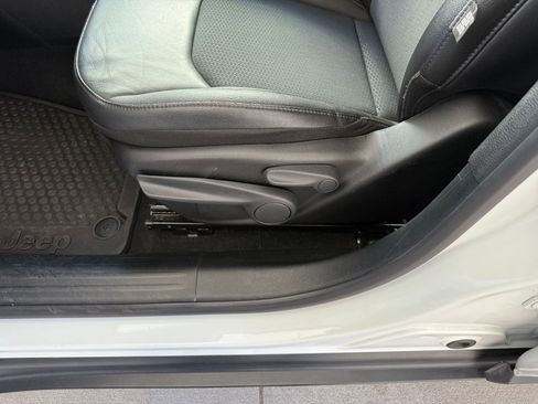 Used 2025 Jeep Compass Trailhawk w/ Trailer Tow Group image 23