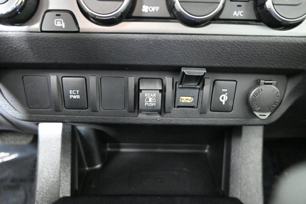 Used 2023 Toyota Tacoma TRD Sport AWD/4WD image 31