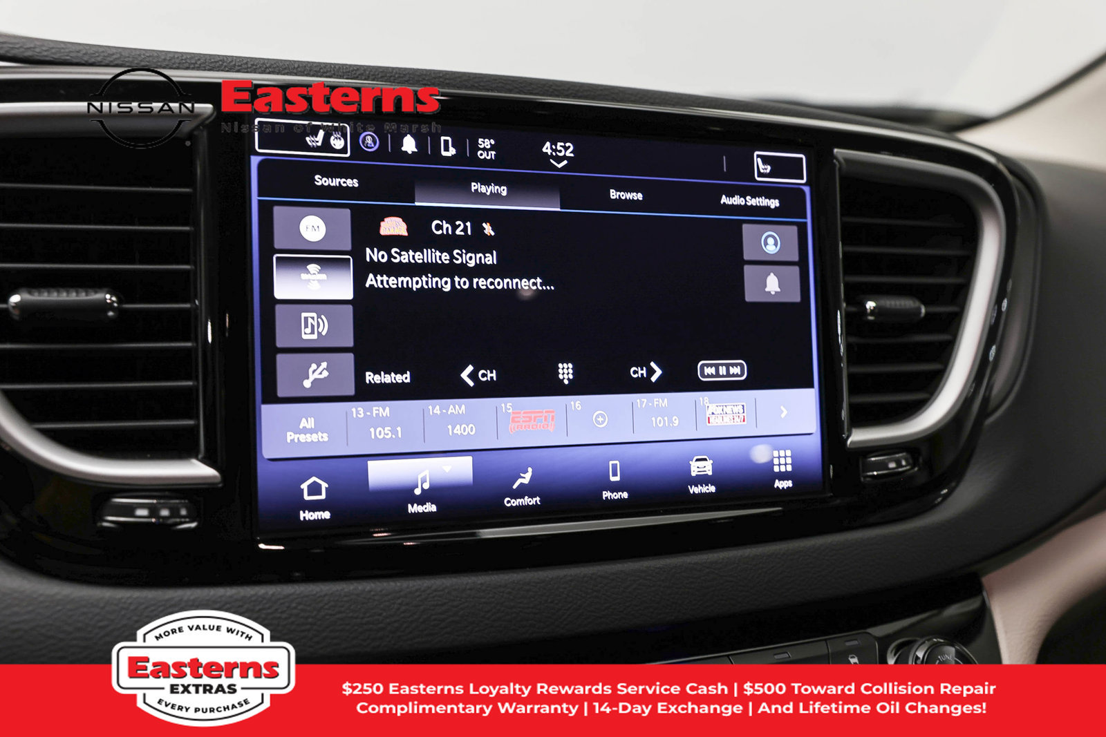 Used 2024 Chrysler Pacifica Touring-L FWD image 19