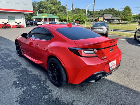 Used 2023 Toyota GR86 Premium w/ ALL Weather Mat Package (TMS) RWD image 7