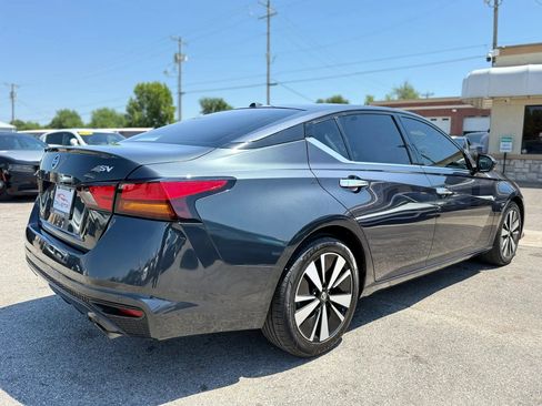 Used 2020 Nissan Altima 2.5 SV FWD image 4
