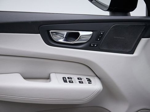 Certified 2023 Volvo XC60 B5 Plus w/ Climate Package image 11