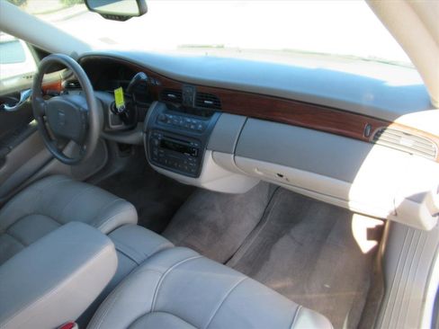 Used 2004 Cadillac De Ville Base image 10