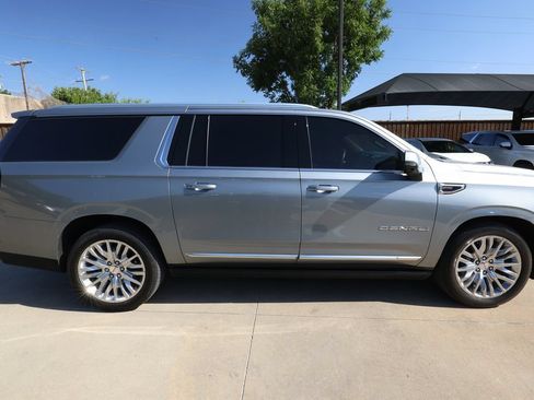Used 2025 GMC Yukon XL Denali w/ Sun & Power Step Package RWD image 4