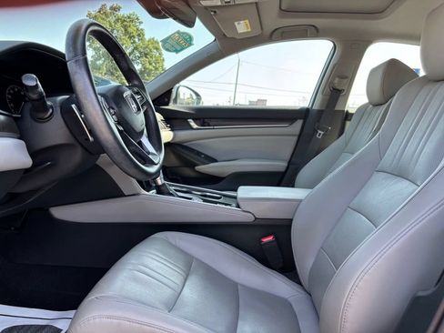 Used 2018 Honda Accord Touring image 19