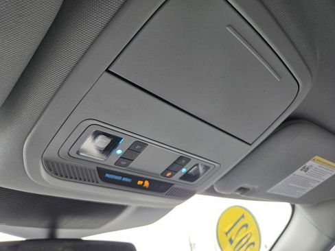 Used 2021 Ford Explorer XLT w/ Equipment Group 202A image 17