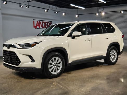 Certified 2024 Toyota Grand Highlander AWD image 3