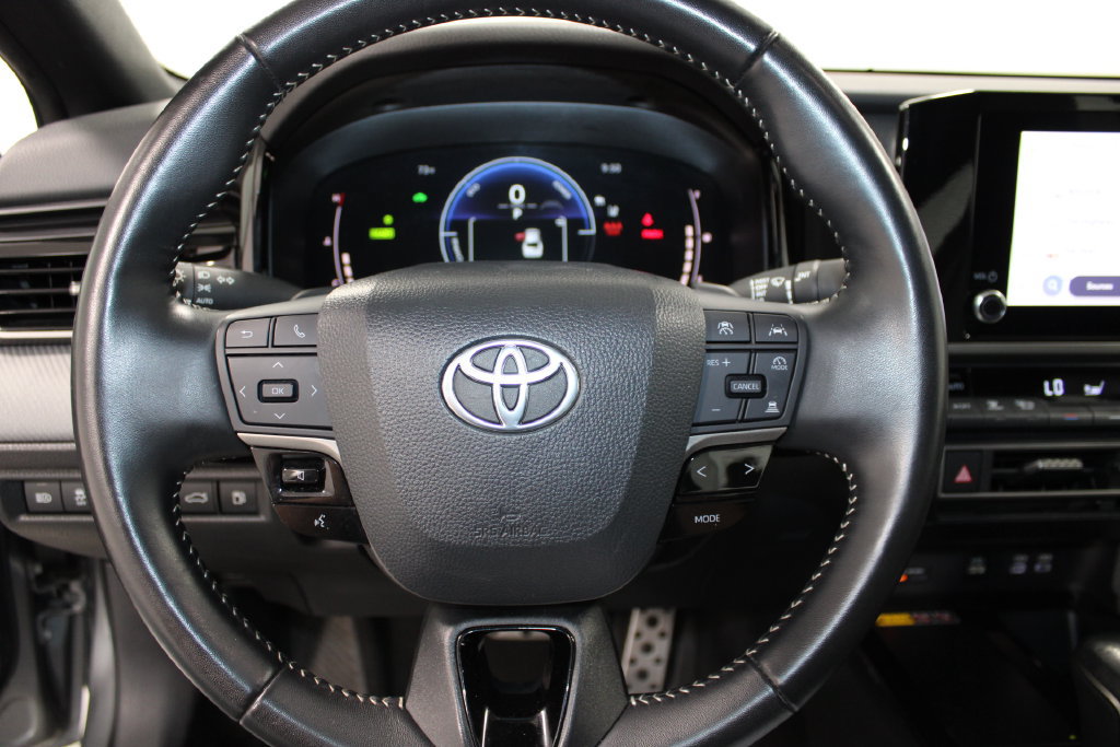 Used 2025 Toyota Camry SE FWD image 29