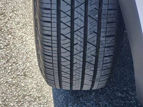 Certified 2025 Kia Sorento LX image 10