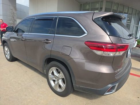 Used 2019 Toyota Highlander Limited FWD image 4