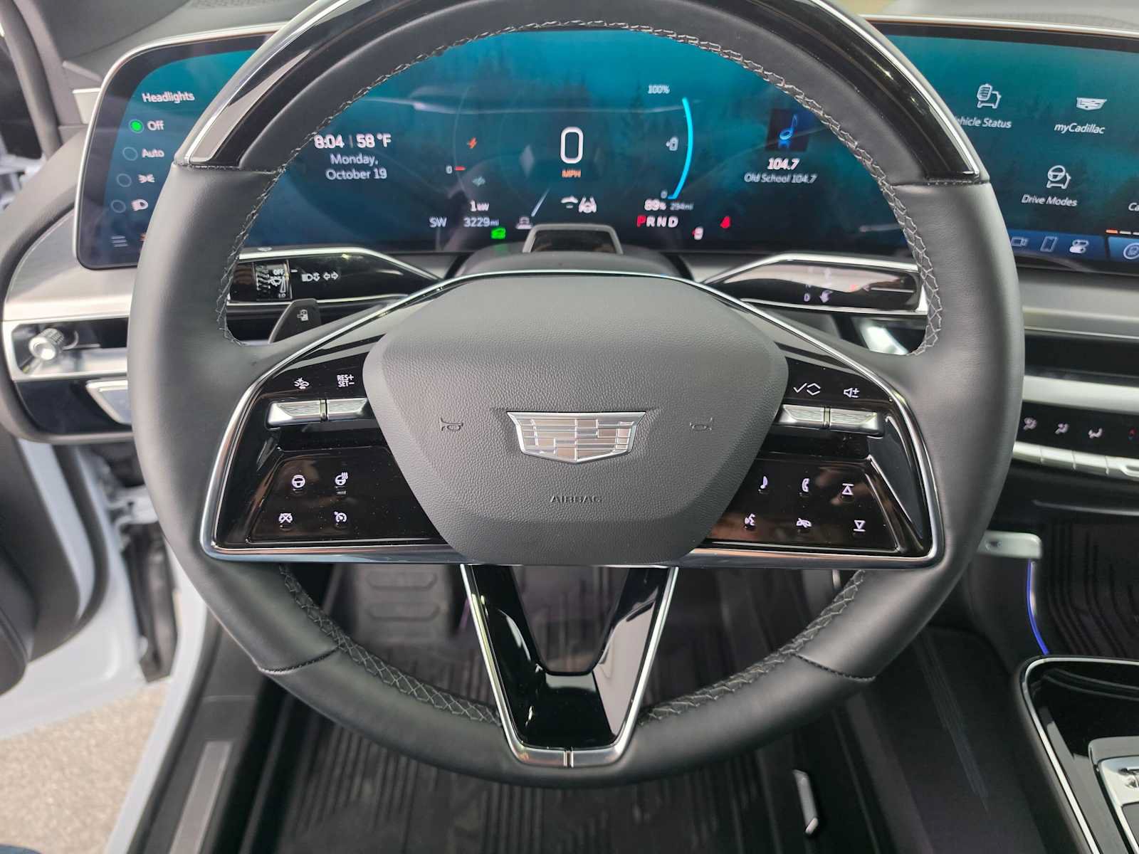 Used 2026 Cadillac Lyriq Luxury w/ LPO, Bronce Accent Package RWD image 22