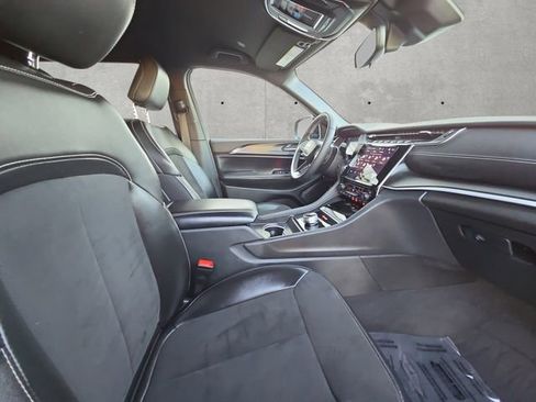 Used 2024 Jeep Grand Cherokee L Altitude image 24