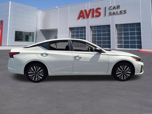 Used 2025 Nissan Altima 2.5 SV AWD/4WD image 5