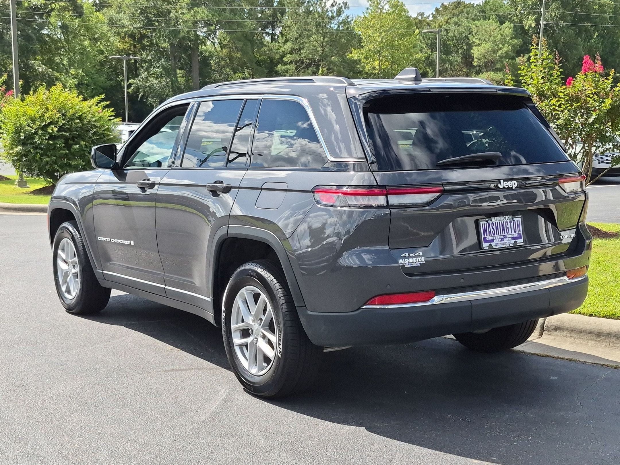 Used 2025 Jeep Grand Cherokee Laredo X w/ Luxury Tech Group I AWD/4WD image 7