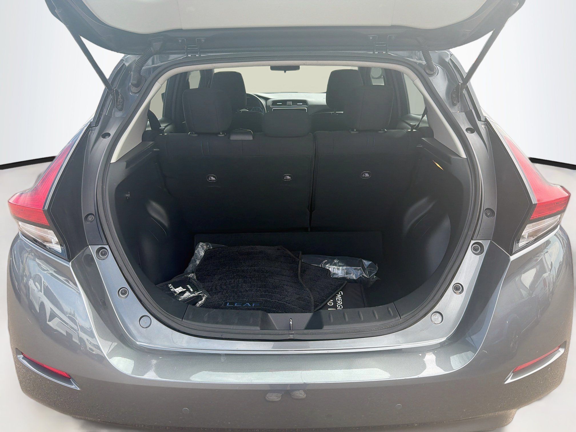 Used 2025 Nissan Leaf S FWD image 28