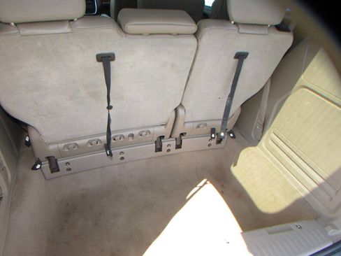 Used 2015 Chrysler Town & Country Touring image 20