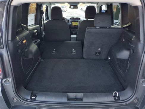 Used 2023 Jeep Renegade Latitude image 24