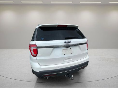 Used 2017 Ford Explorer XLT w/ Equipment Group 202A FWD image 10