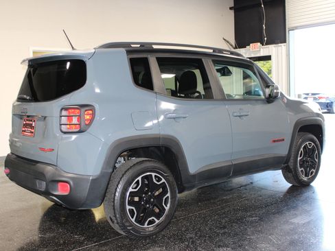 Used 2017 Jeep Renegade Trailhawk image 3