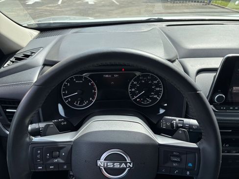 Used 2025 Nissan Rogue SV image 29