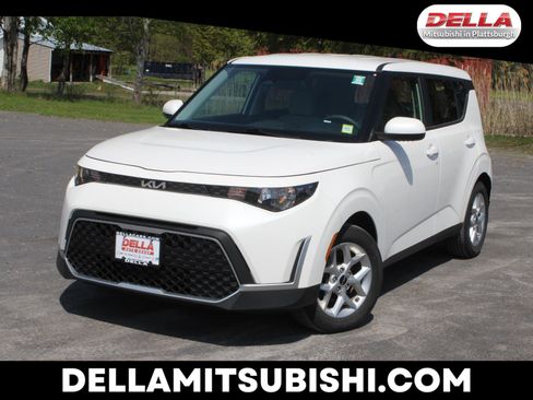 Used 2023 Kia Soul LX w/ LX Technology Package FWD image 1
