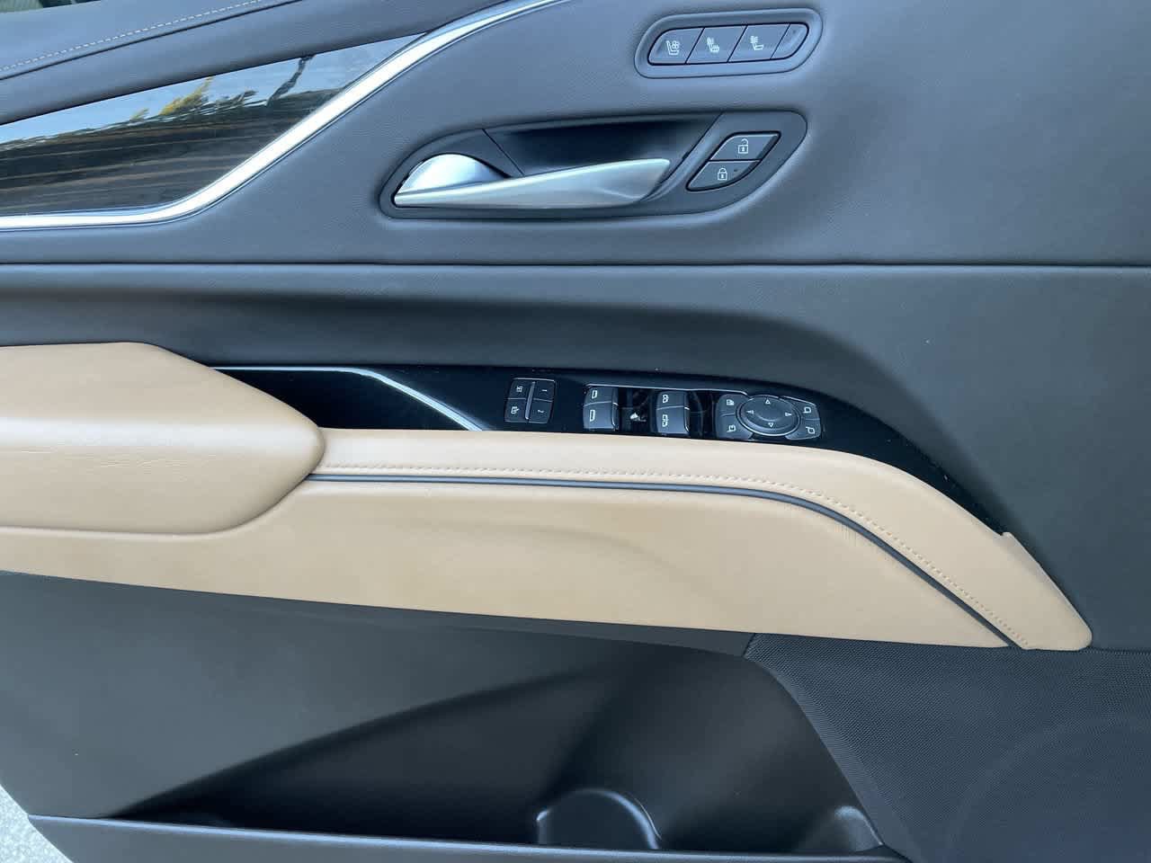 Certified 2023 Cadillac Escalade Premium Luxury w/ LPO, Floor Liner Package AWD/4WD image 39