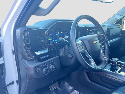 Used 2022 Chevrolet Silverado 1500 LTZ w/ LTZ Premium Package image 9