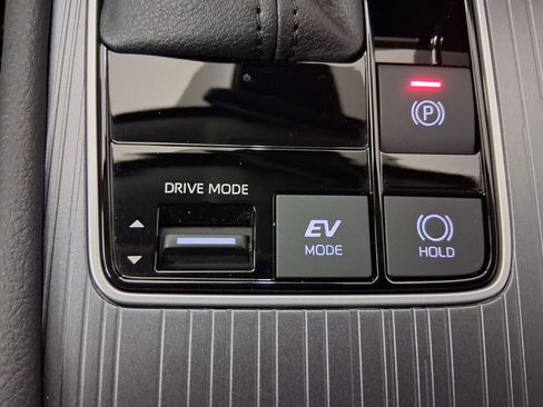 Used 2025 Toyota Sienna XLE w/ XLE Plus Package FWD image 16