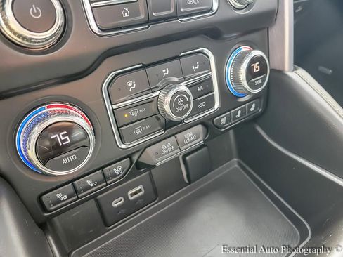 Used 2023 GMC Yukon SLT image 16