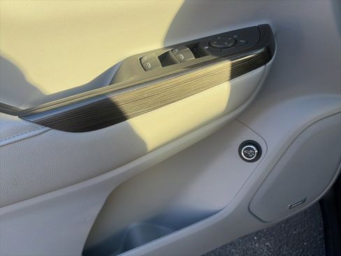 Used 2019 GMC Acadia SLT image 13