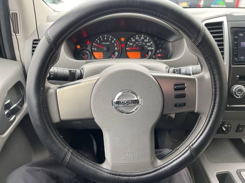 Used 2010 Nissan Frontier SE AWD/4WD image 18