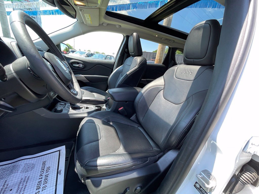 Used 2022 Jeep Cherokee Latitude Lux w/ Sun & Sound Group AWD/4WD image 12