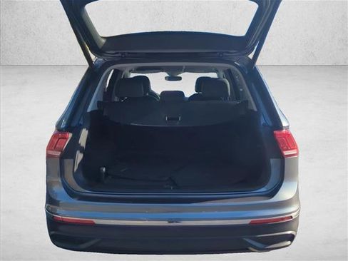 Used 2022 Volkswagen Tiguan SE image 6