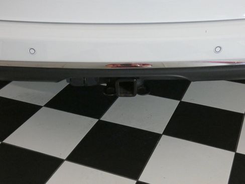 Used 2024 Chrysler Pacifica Limited w/ Trailer Tow Group FWD image 7