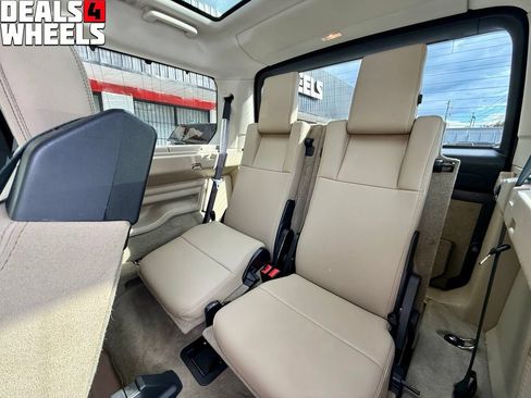 Used 2015 Land Rover LR4 HSE AWD/4WD image 40