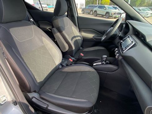 Used 2019 Nissan Kicks S FWD image 16