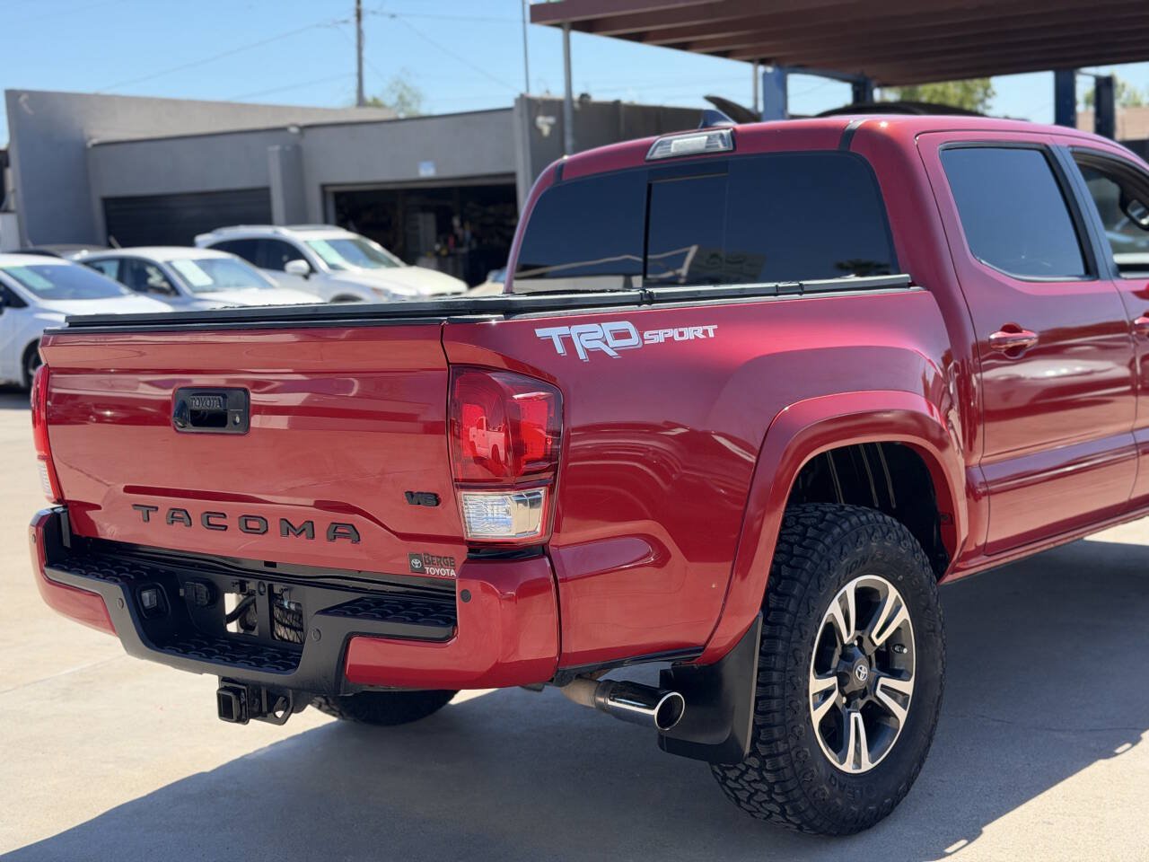 Used 2017 Toyota Tacoma TRD Sport w/ Premium & Technology Package RWD image 19