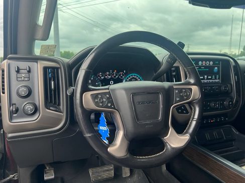 Used 2017 GMC Sierra 2500 Denali w/ Duramax Plus Package AWD/4WD image 11