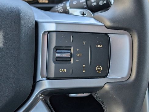 Certified 2024 Land Rover Discovery Dynamic SE image 24