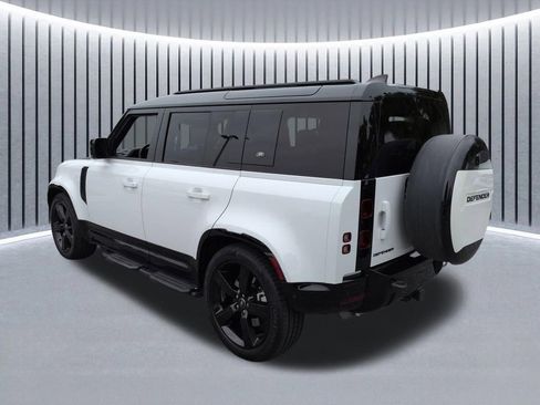 Used 2024 Land Rover Defender 110 X-Dynamic SE image 7