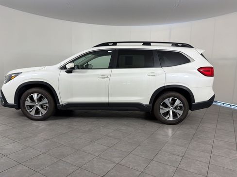 Used 2025 Subaru Ascent Premium AWD/4WD image 2