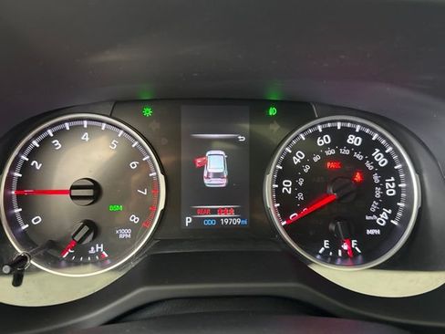 Used 2019 Toyota RAV4 XLE AWD/4WD image 17