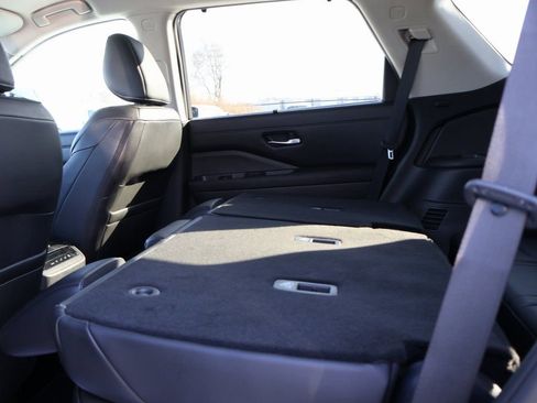 Used 2023 Nissan Pathfinder SL image 9