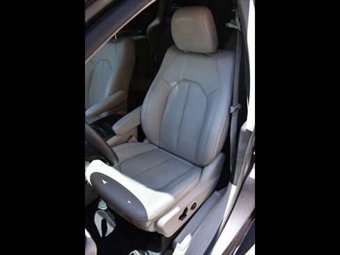 Used 2021 Chrysler Voyager Lxi FWD image 16