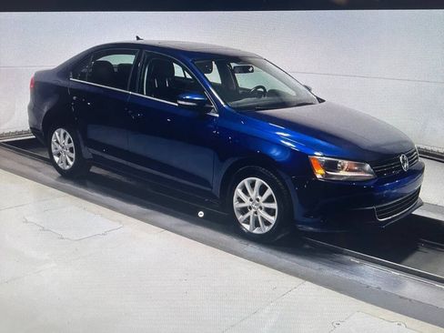 Used 2013 Volkswagen Jetta SE FWD image 2