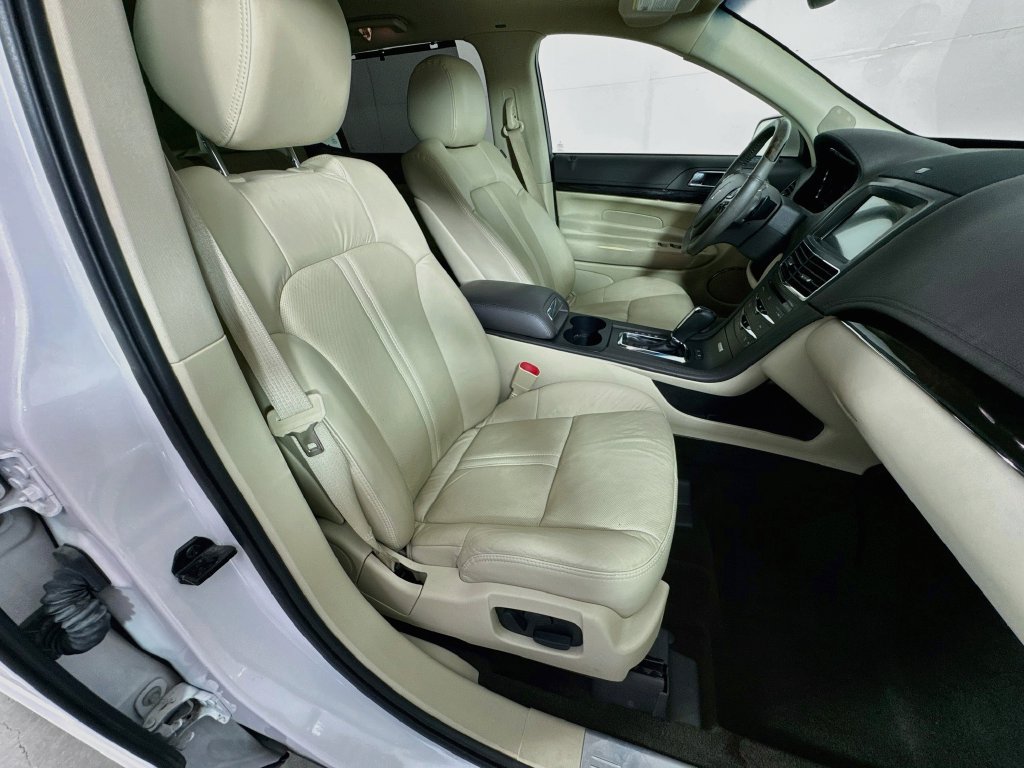 Used 2019 Lincoln MKT AWD image 36