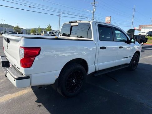 Used 2019 Nissan Titan SV w/ SV Convenience Package AWD/4WD image 8