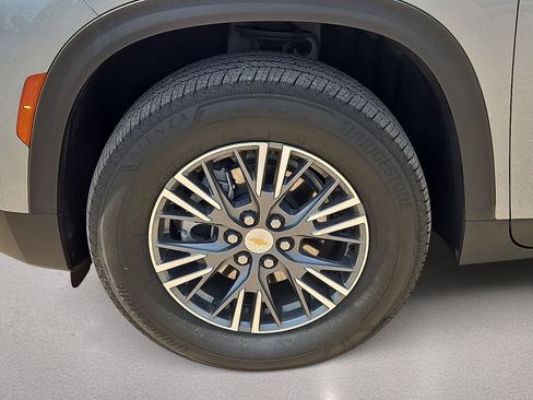 Used 2025 Chevrolet Traverse LT FWD image 10