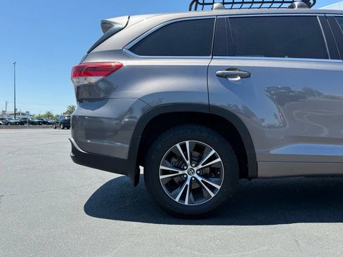 Used 2018 Toyota Highlander Plus w/ Preferred Accessory Package AWD/4WD image 15
